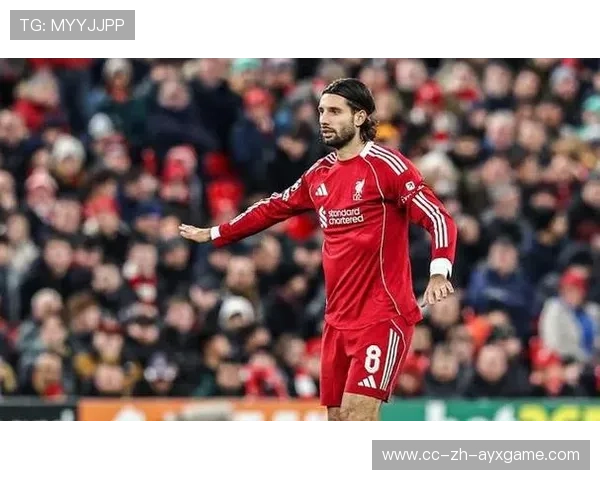 利物浦角球战术极具威胁，范迪克头球顶偏